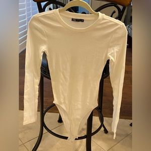Zara, long sleeve bodysuit, ribbed texture. Off white color